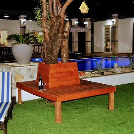 Orchard Bloom With Pool And Jacuzzi Villa *