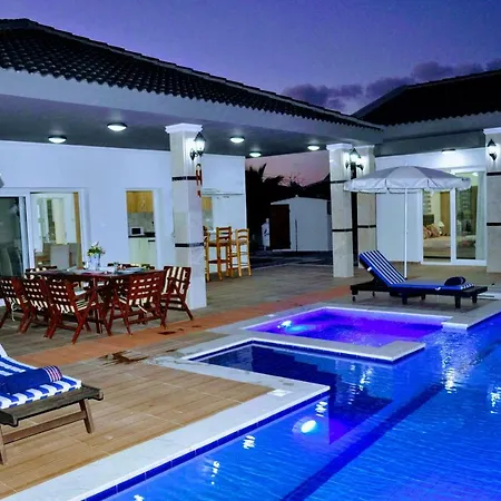 Villa Orchard Bloom With Pool And Jacuzzi