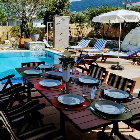 Orchard Bloom With Pool And Jacuzzi Villa